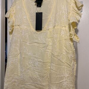 NWT Liv Los Angeles Yellow Floral Embroidered Women's Top